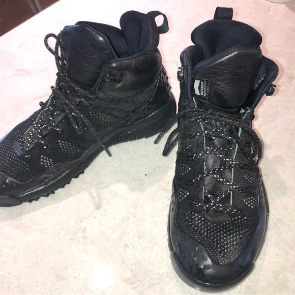 Nike Lupinek FlyKnit High Top Sneakers - Picture 3 of 6